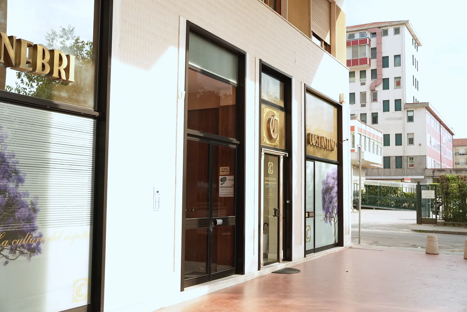 L'ingresso dell'agenzia Costantino in Corso Monviso a Cuneo